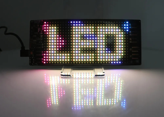 إشارات الرسوم المتحركة LED للسيارات الشاحنة 5VDC USB / 2A النص المتداول 120x595mm شاشة العرض